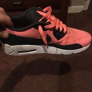 Nike air max sneakers 7y (8 1/2 women’s)